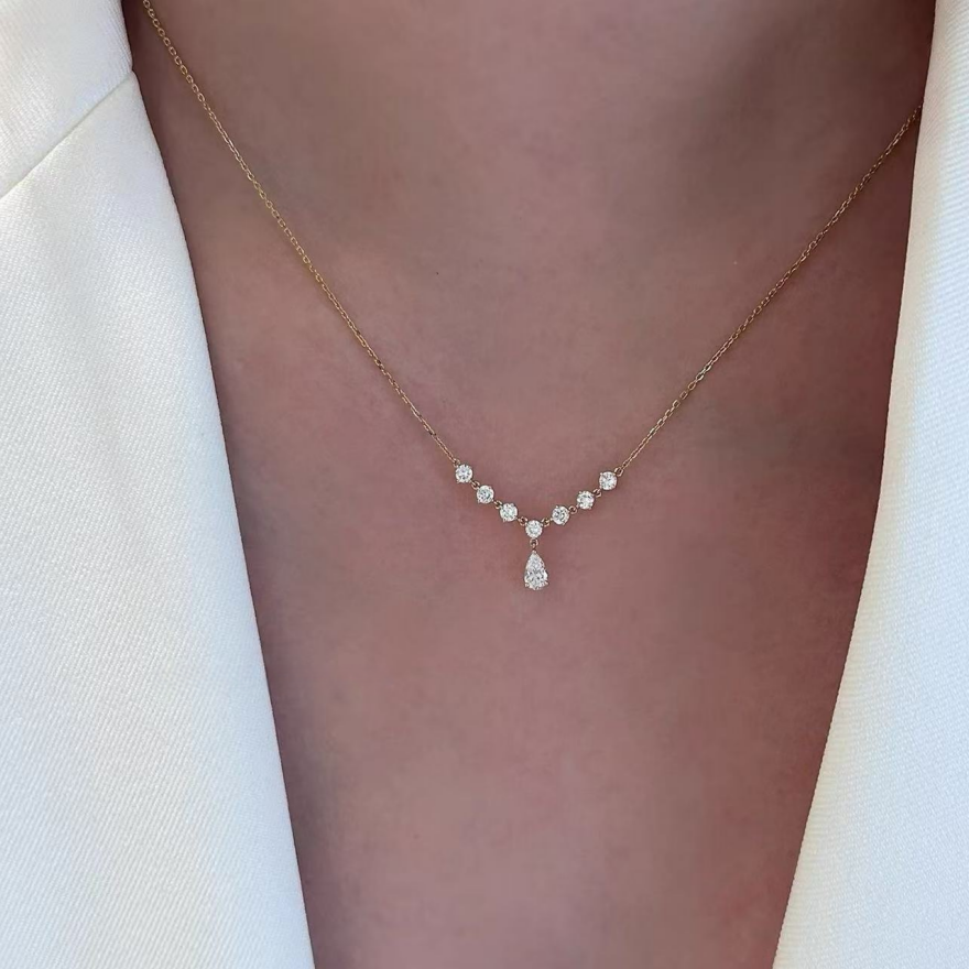 Seven-Star Teardrop Center Diamond Clavicle Chain (Light Luxury Niche Fresh Necklace)