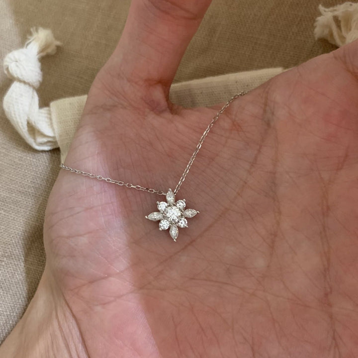 S925 Silver Star‑Flower Choker Necklace, Multi‑Cut Stone Sparkling Snowflake Star Pendant Necklace for Women
