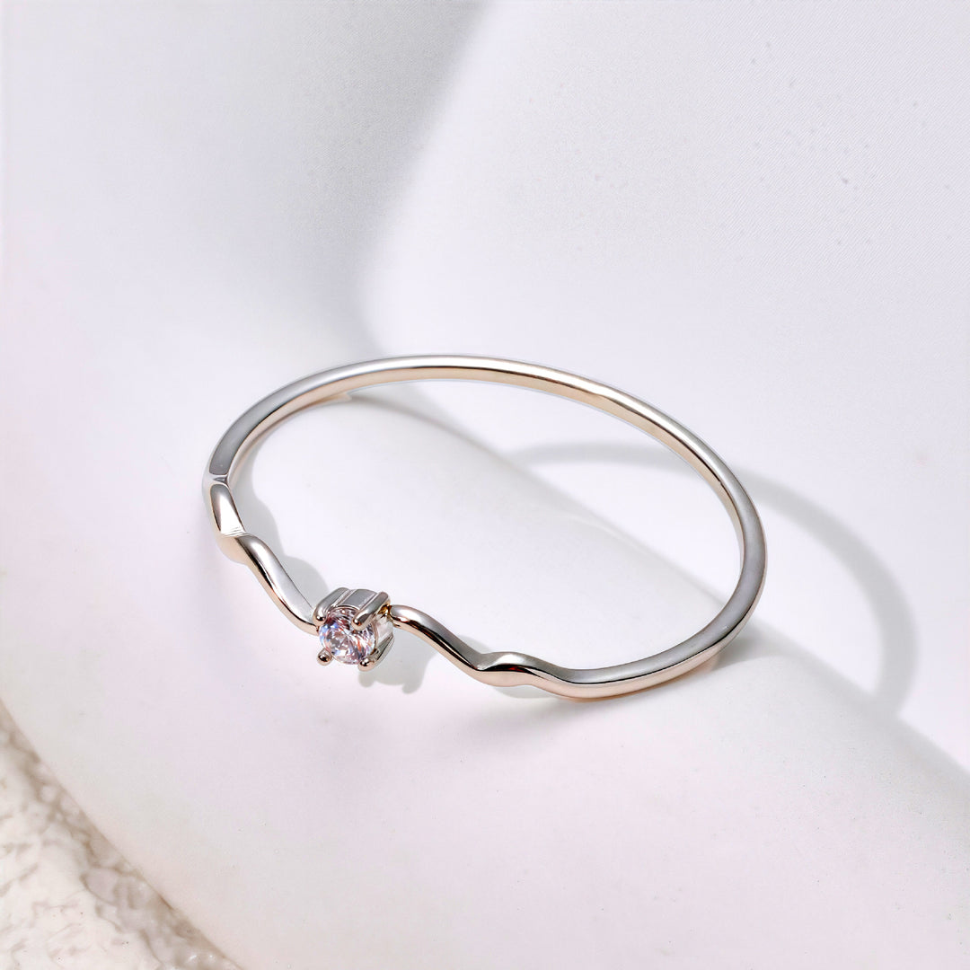 Wave‑Shaped Single Diamond Thin Ring