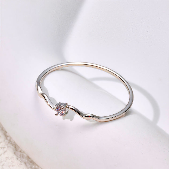 Wave‑Shaped Single Diamond Thin Ring