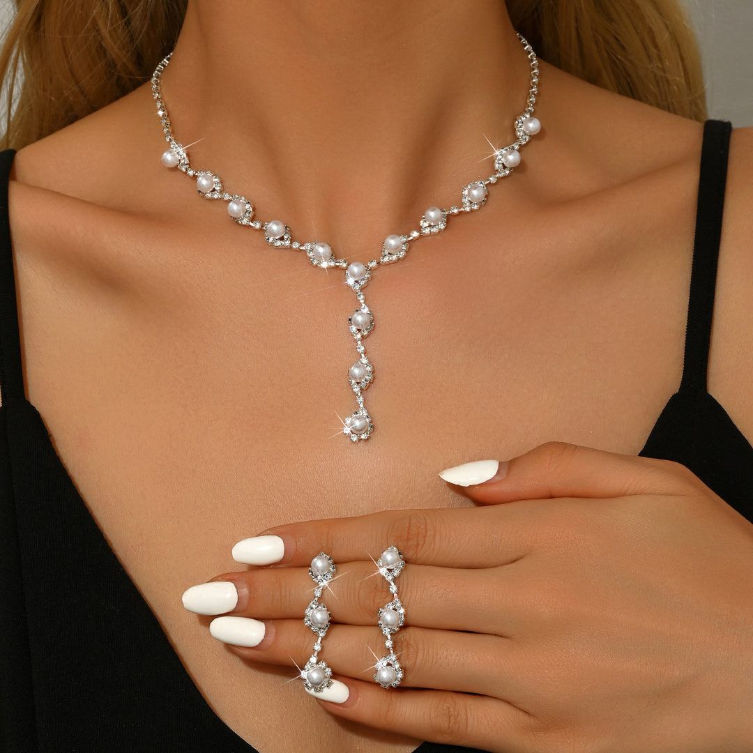 Luxury Diamond‑Inlaid Necklace & Earring Jewelry Set for Banquet