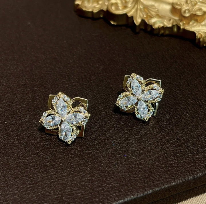 Four-Leaf Flower Diamond Stud Set (Light Luxury Niche Design Earrings)