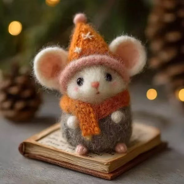Needle Felted Gift Mouse Ornament (Healing Handmade Decoration)